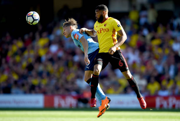 更是在背后 更是在背后