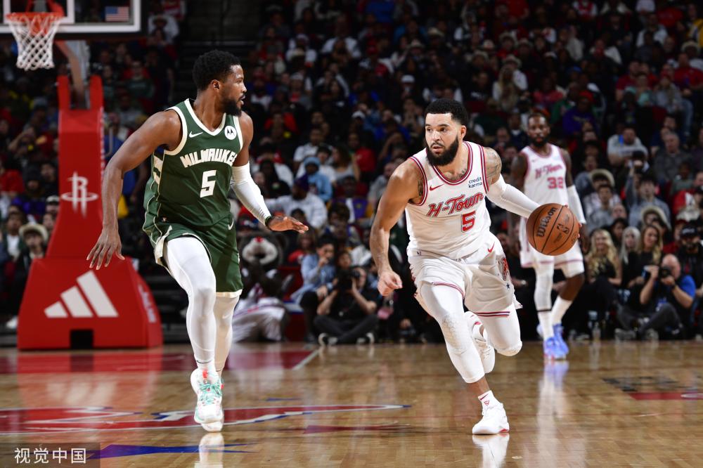 场上谱写新 场上谱写新